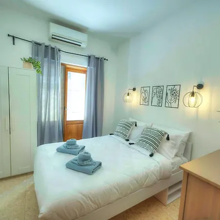 Apartment Spacious Apartment, Large Yard, Near Pmic1-1 *