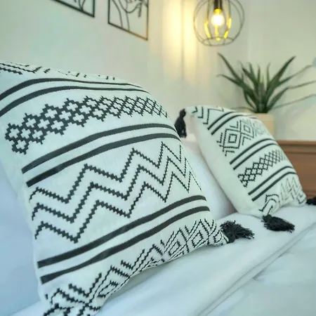 Spacious Apartment, Large Yard, Near Pmic1-1 Sliema