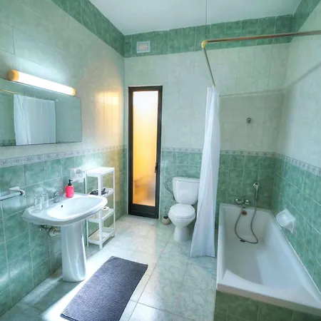 Spacious Apartment, Large Yard, Near Pmic1-1 Sliema