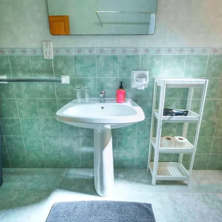 Lägenhet Spacious Apartment, Large Yard, Near Pmic1-1 Sliema