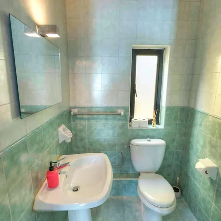 Spacious Apartment, Large Yard, Near Pmic1-1