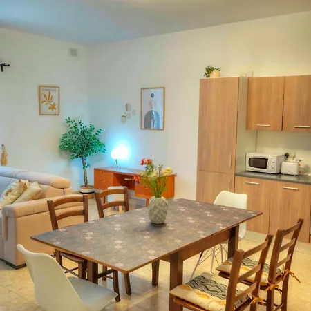 Spacious Apartment, Large Yard, Near Pmic1-1 * Sliema