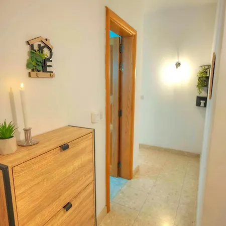 Spacious Apartment, Large Yard, Near Pmic1-1 アパート スリーマ