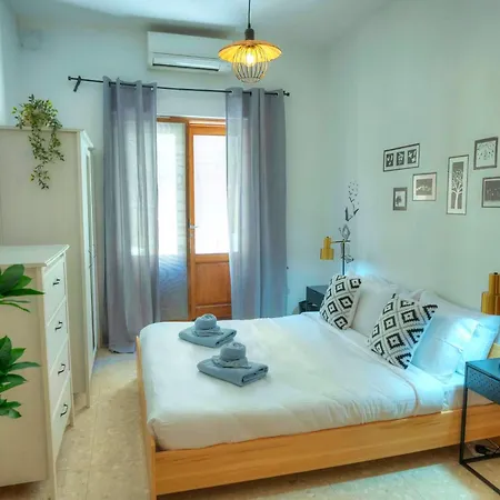 Spacious Apartment, Large Yard, Near Pmic1-1 Sliema