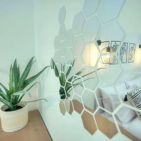 Lägenhet Spacious Apartment, Large Yard, Near Pmic1-1 Sliema