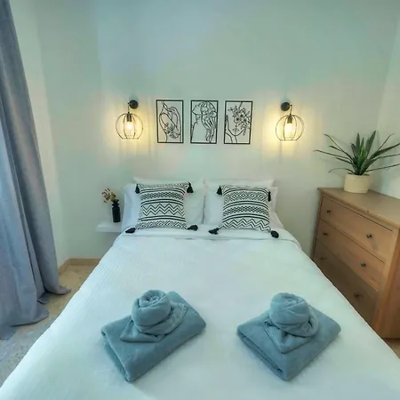 Spacious Apartment, Large Yard, Near Pmic1-1